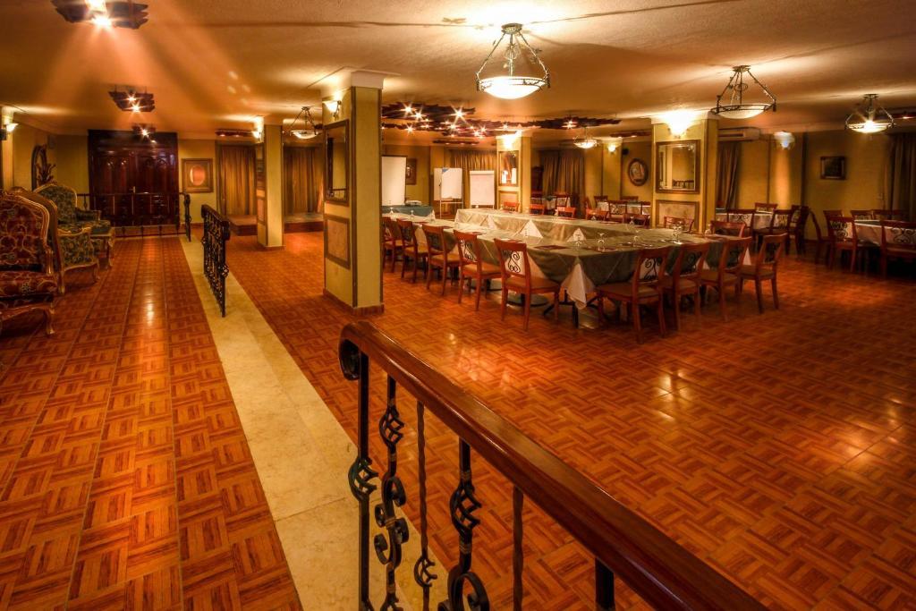 Adham Compound Hotel Кінг-Маріот Екстер'єр фото
