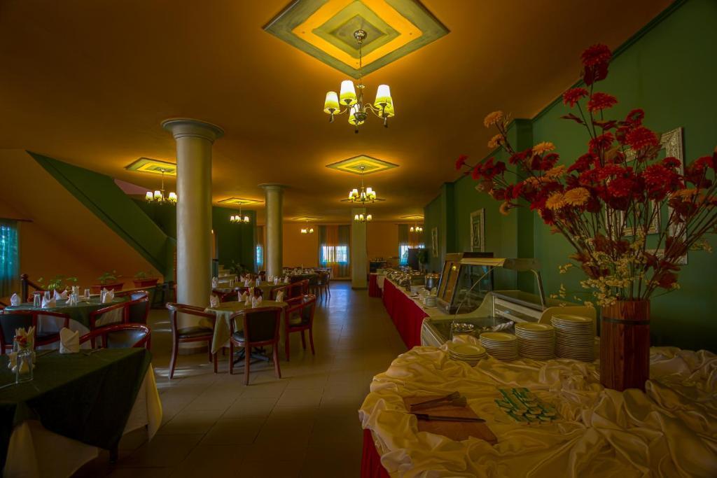 Adham Compound Hotel Кінг-Маріот Екстер'єр фото